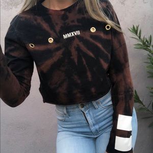 MMXVII long sleeve w gold eyelet and white strip